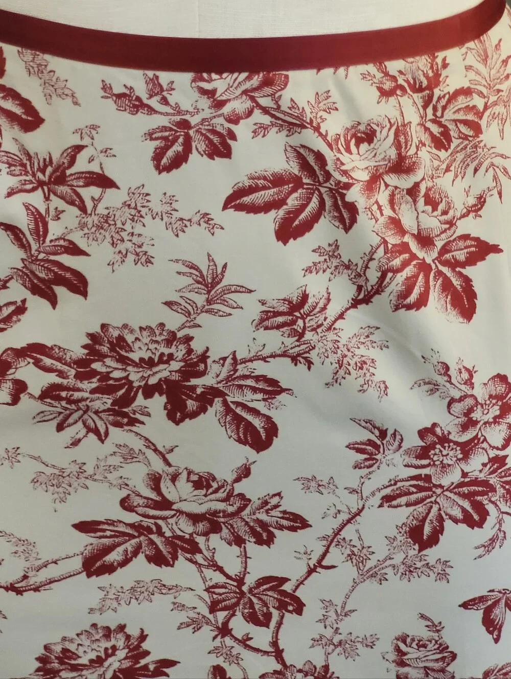 Eddie Bauer Red Floral Pencil Skirt on Cream